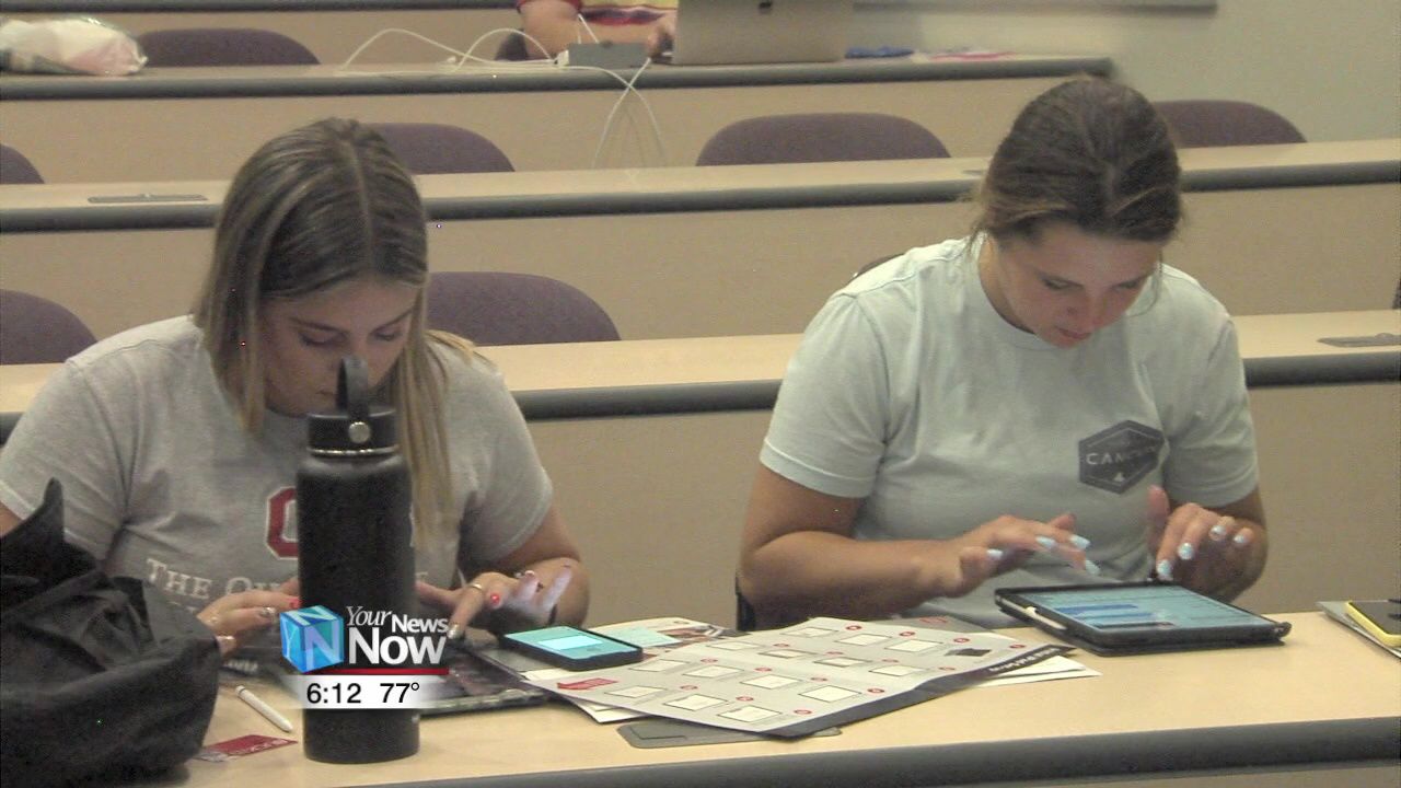 Ohio State Lima gives incoming students new iPads1.jpg